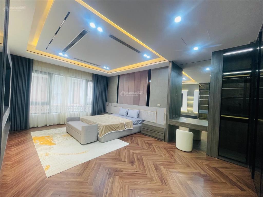 18 tỷ sở hữu tòa nhà 7 tầng thang máy tại khu phân lô cán bộ quân đội nguyễn văn cừ ô tô vào nhà.