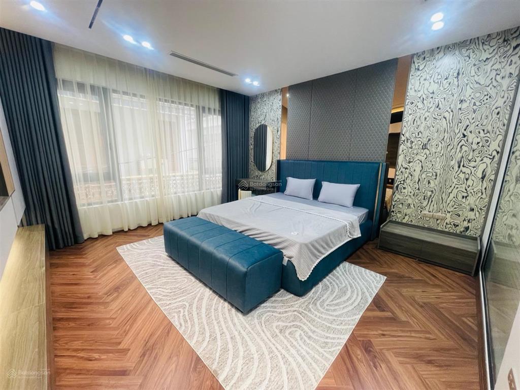 18 tỷ sở hữu tòa nhà 7 tầng thang máy tại khu phân lô cán bộ quân đội nguyễn văn cừ ô tô vào nhà.