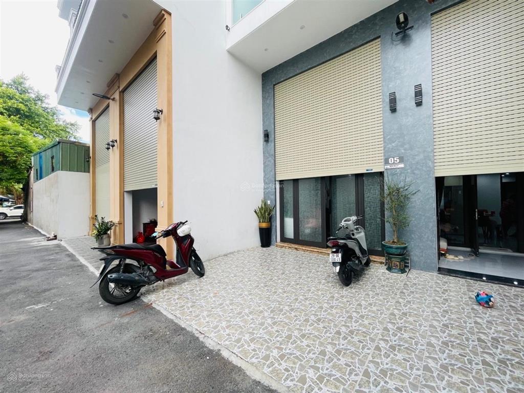 17 tỷ sở hữu nhà 6 tầng thang máy ngay cổng sau big c long biên.