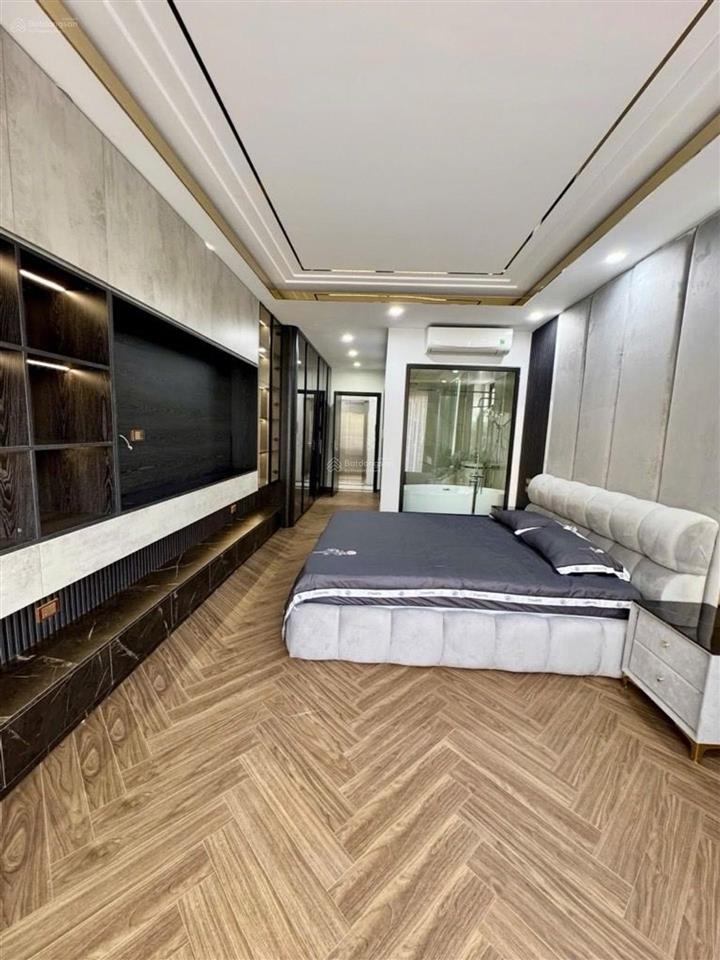 Bán nhà ngọc lâm  dt 55m2, 7 tầng  2 ô tô vào nhà  giá 24,5 tỷ.