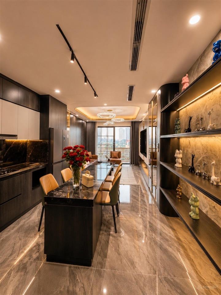 Bán nhà ngọc lâm  dt 55m2, 7 tầng  2 ô tô vào nhà  giá 24,5 tỷ.