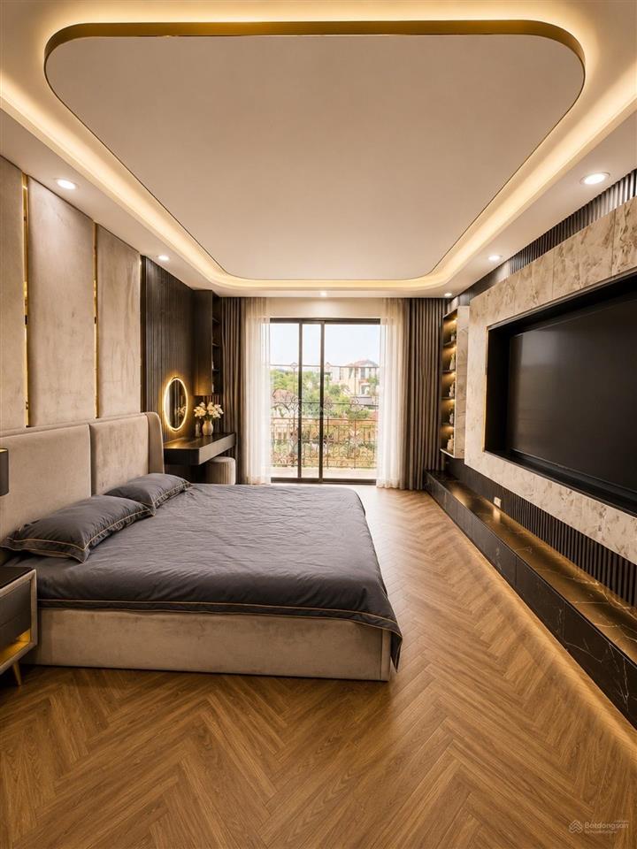 Bán nhà ngọc lâm  dt 55m2, 7 tầng  2 ô tô vào nhà  giá 24,5 tỷ.