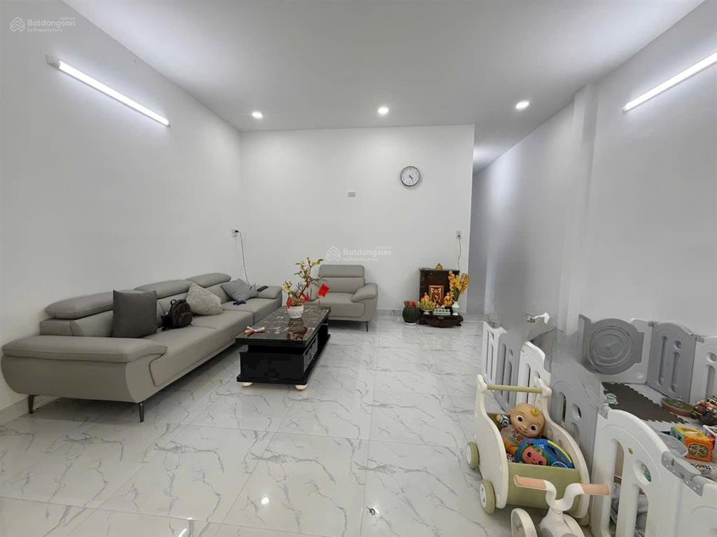 Cho thuê nhà 2 tầng hẻm ô tô lương định của, phường ngọc hiệp  gần chợ nha trang 8tr/tháng