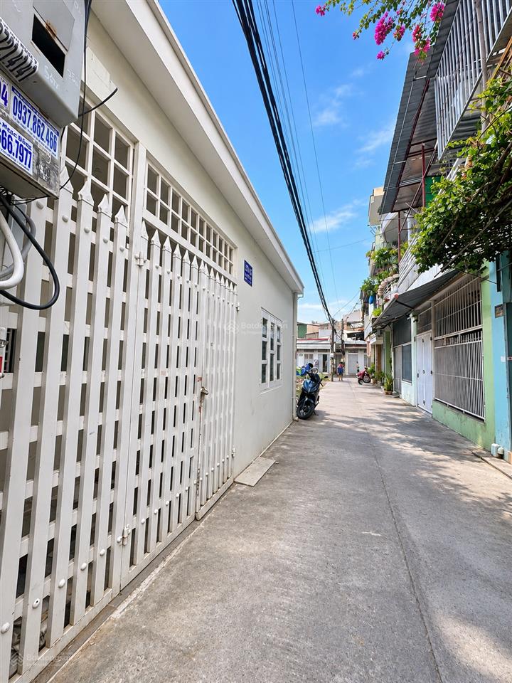 Chỉ 2,35 tỷ có ngay nhà trung tâm nha trang  ngang 6,4m hẻm ô tô, cách chợ đầm vài bước
