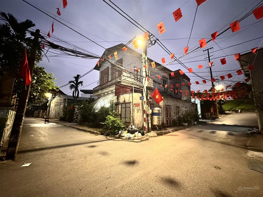 Bán nhà xã bát tràng  huyện gia lâm  ô tô  nở hậu  nhà dân xây