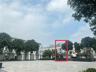11 tỷ chính chủ tôi cần bán liền kề view quảng trường, đã có sổ đỏ