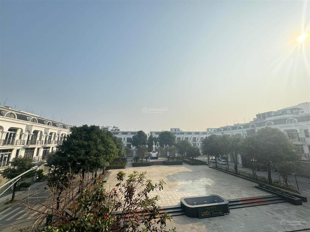 11 tỷ chính chủ tôi cần bán liền kề view quảng trường, đã có sổ đỏ