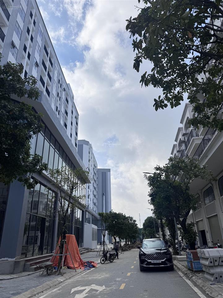 View chung cư, hướng đông nam, rất cần tiền. nhỉnh 9 tỷ