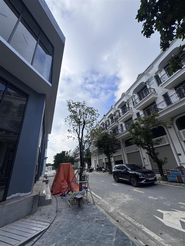 View chung cư, hướng đông nam, rất cần tiền. nhỉnh 9 tỷ
