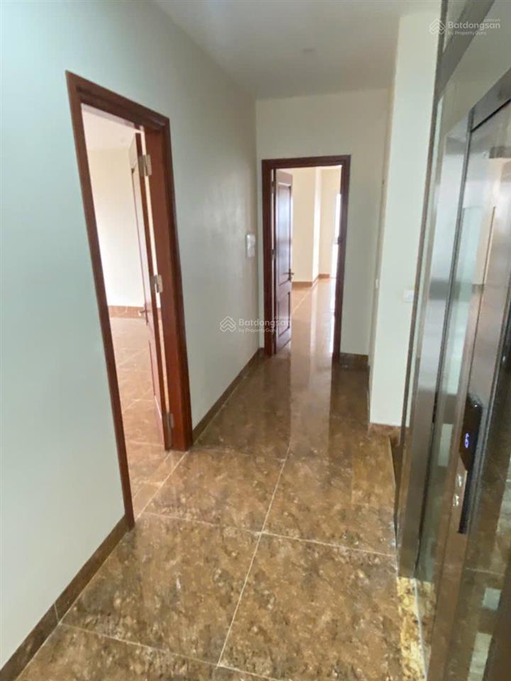 Cho thuê nhà mặt phố hoàng quốc việt, cầu giấy, hà nội. dt 80m2 x5t, mt 5m, thông sàn, thang máy.