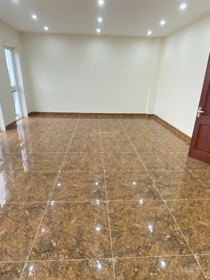 Cho thuê nhà mặt phố hoàng quốc việt, cầu giấy, hà nội. dt 80m2 x5t, mt 5m, thông sàn, thang máy.