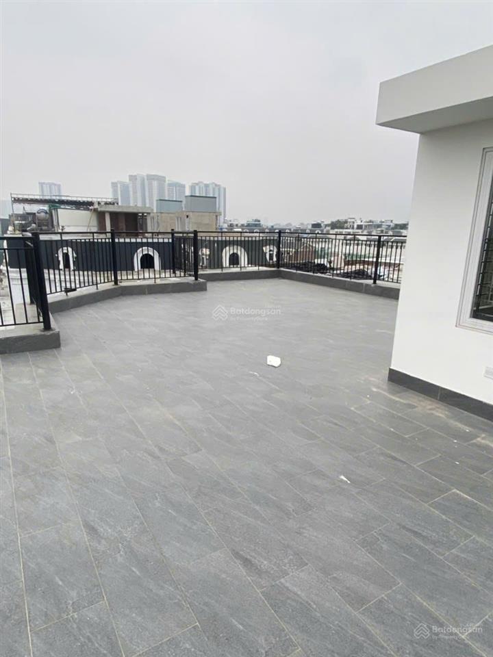 Cho thuê nhà mặt phố hoàng quốc việt, cầu giấy, hà nội. dt 80m2 x5t, mt 5m, thông sàn, thang máy.