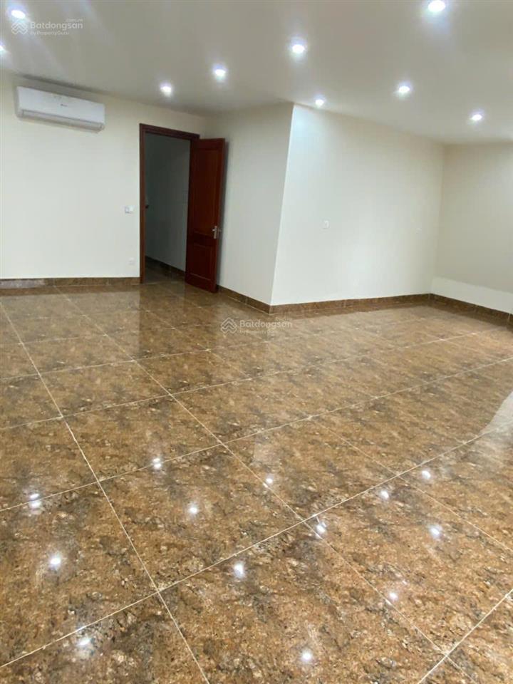 Cho thuê nhà mặt phố hoàng quốc việt, cầu giấy, hà nội. dt 80m2 x5t, mt 5m, thông sàn, thang máy.