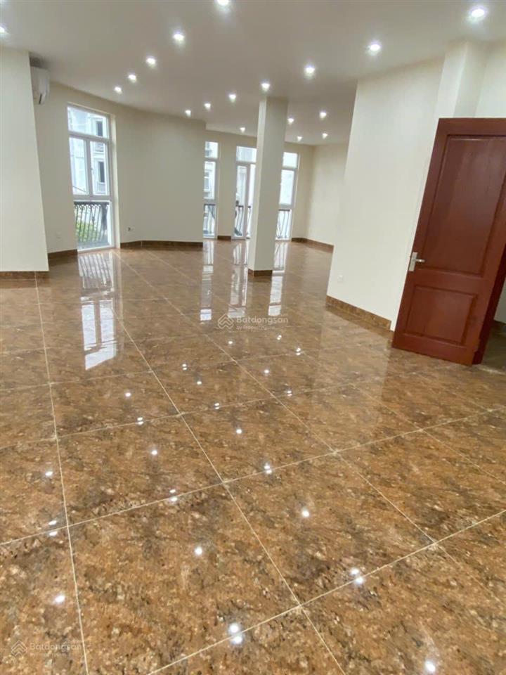 Cho thuê nhà mặt phố hoàng quốc việt, cầu giấy, hà nội. dt 80m2 x5t, mt 5m, thông sàn, thang máy.