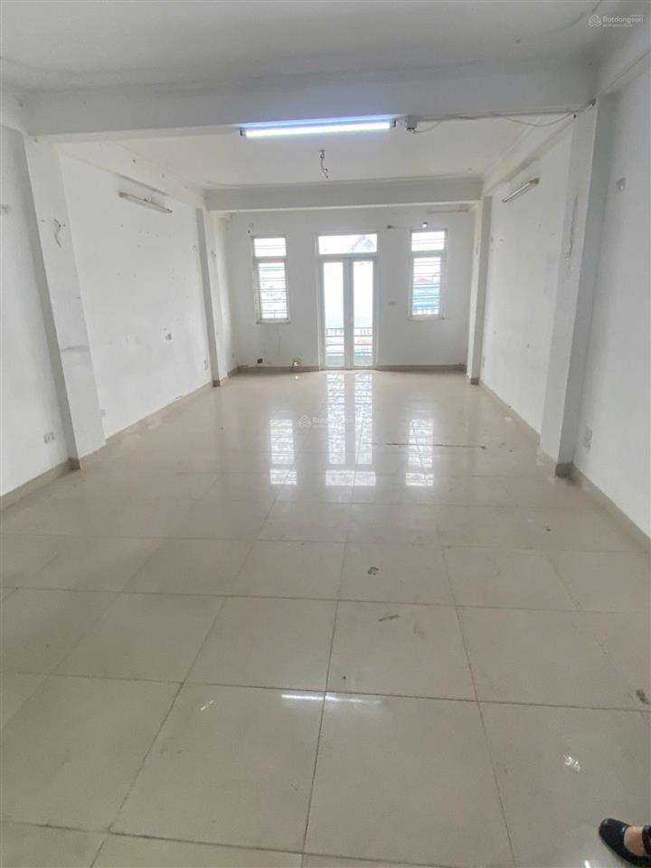 Cho thuê nhà mặt phố nguyễn xiển, thanh xuân, tp hà nội. dt 80 m2 x 7t, mt 5m, nhà đẹp, thang máy