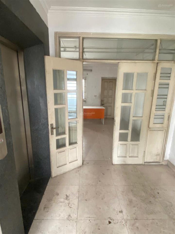 Cho thuê nhà mặt phố nguyễn xiển, thanh xuân, tp hà nội. dt 80 m2 x 7t, mt 5m, nhà đẹp, thang máy