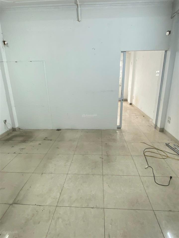 Cho thuê nhà mặt phố nguyễn xiển, thanh xuân, tp hà nội. dt 80 m2 x 7t, mt 5m, nhà đẹp, thang máy