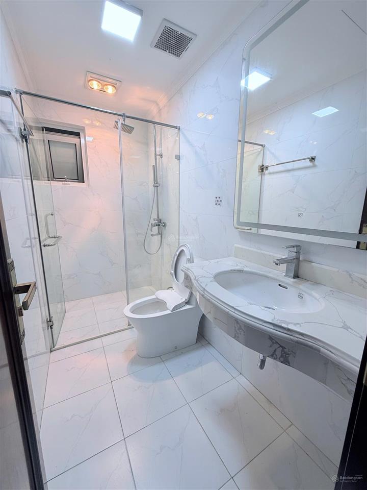 Cho thuê nhà ở phạm tuấn tài, cầu giấy, hà nội. dt 60m2x6t, mt 5m, thông sàn, có thang máy. giá 35t