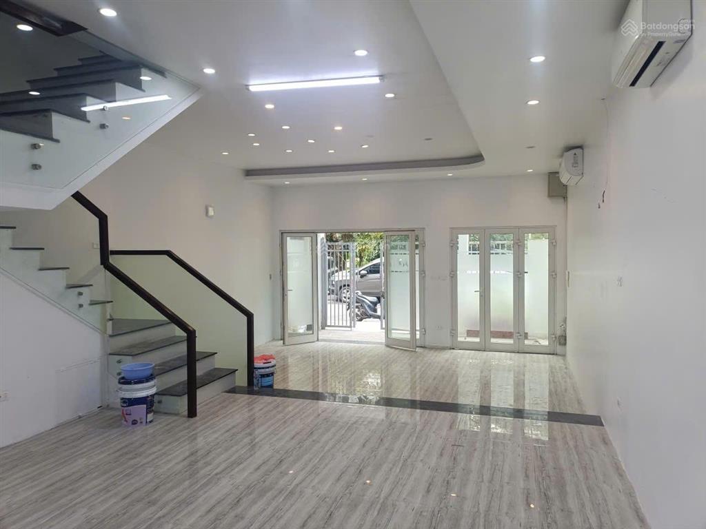 Cho thuê nhà trên đường nguyễn chánh, trung hòa, cầu giấy, hn. dt 80m2x4t, mt 6m, nhà đẹp, giá 42tr
