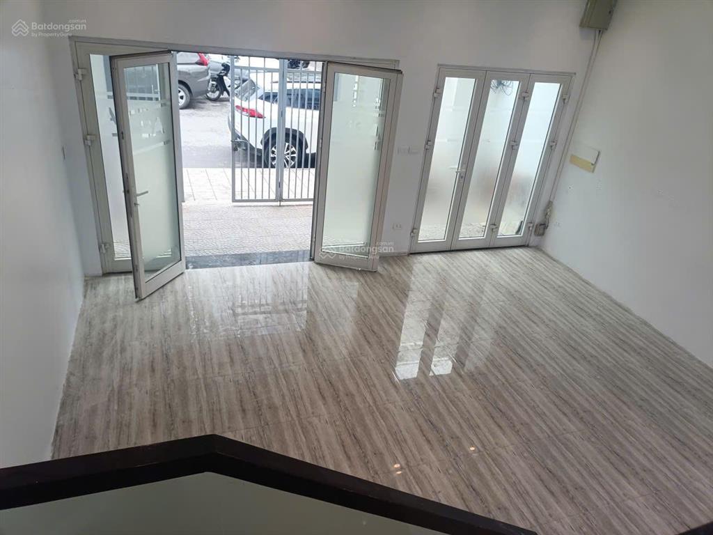 Cho thuê nhà trên đường nguyễn chánh, trung hòa, cầu giấy, hn. dt 80m2x4t, mt 6m, nhà đẹp, giá 42tr