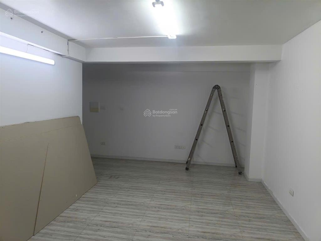 Cho thuê nhà trên đường nguyễn chánh, trung hòa, cầu giấy, hn. dt 80m2x4t, mt 6m, nhà đẹp, giá 42tr