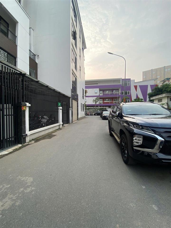 Cho thuê liền kề ở hoàng thành villas, mỗ lao, hà đông, hà nội. dt 120m2x5t, mt 7m. thang máy. 50tr