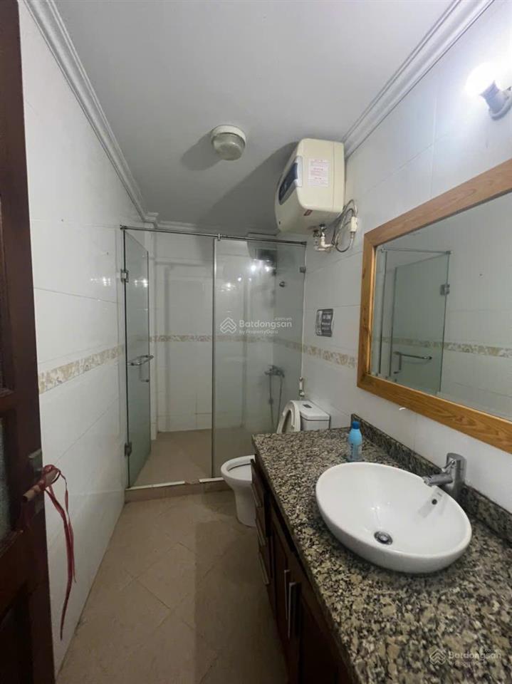 Cho thuê nhà ở nguyễn khả trạc, mai dịch, cầu giấy. dt 80m2x5t, mt 5m. nhà đẹp. giá 25 triệu/tháng.