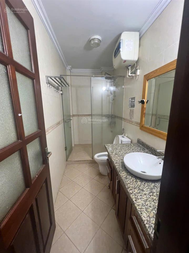 Cho thuê nhà ở nguyễn khả trạc, mai dịch, cầu giấy. dt 80m2x5t, mt 5m. nhà đẹp. giá 25 triệu/tháng.