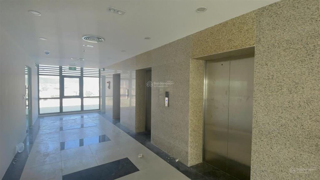 Văn phòng view biển, diện tích 500m2, giá chỉ 170.000đ/m2/th
