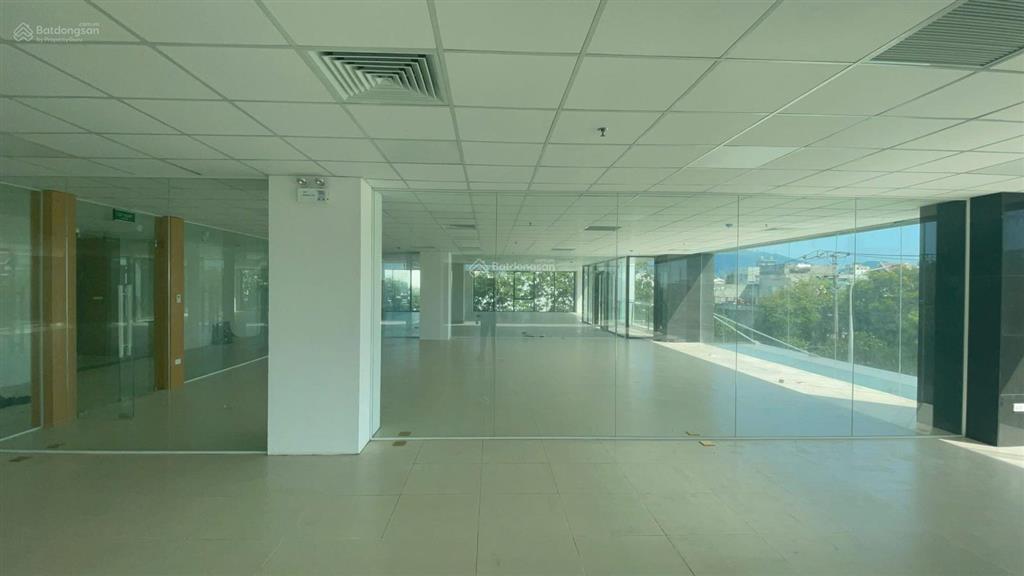 Văn phòng view biển, diện tích 500m2, giá chỉ 170.000đ/m2/th