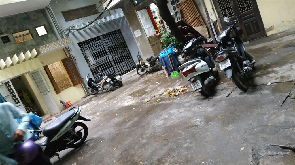 Nhà riêng 2 tầng, có sân chung rộng, gần trung tâm
