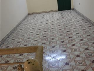 Nhà riêng 2 tầng, có sân chung rộng, gần trung tâm