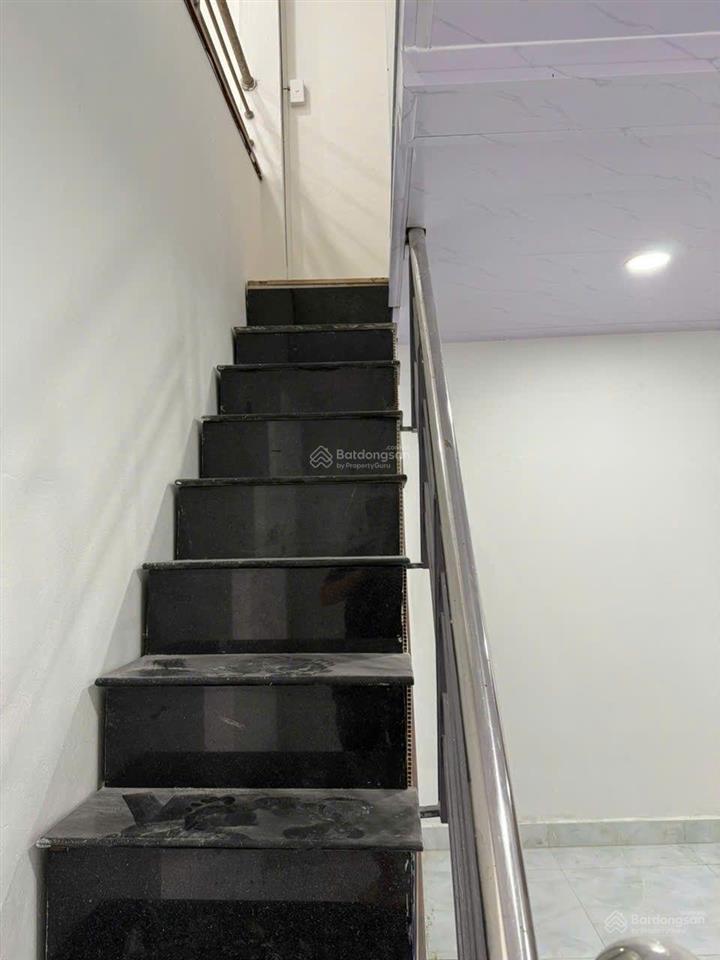 Bán nhà sổ chung ccvb 12 cấp 4 gác lửng 2pn
