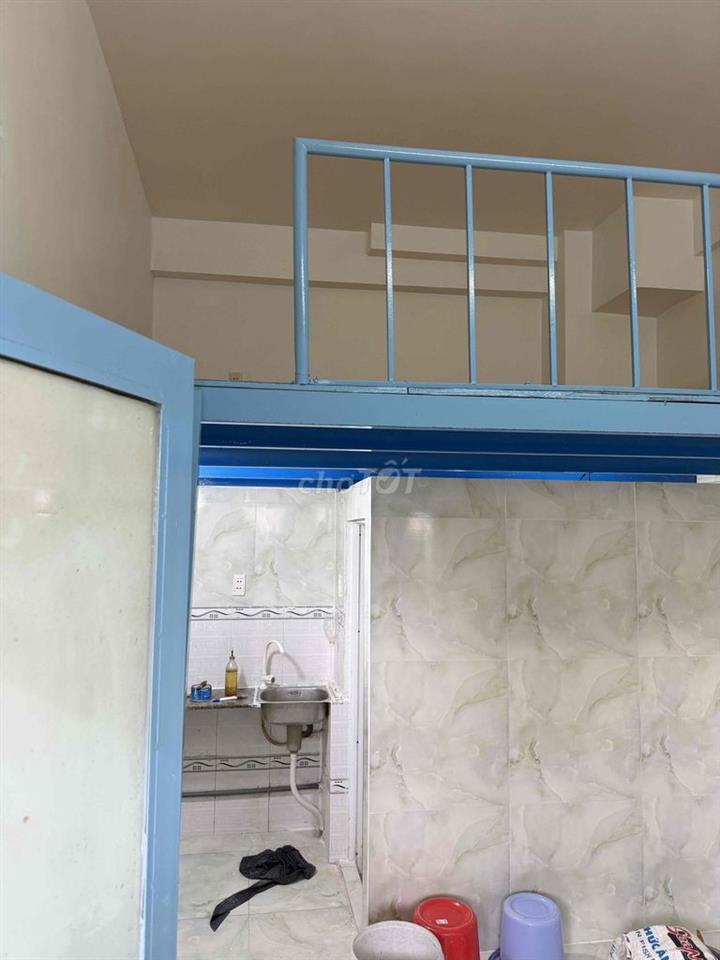 phòng trọ cho công nhân thuê, giờ giấc tự do, wc, bếp, gác,gần chợ bà