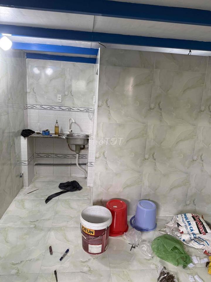 phòng trọ cho công nhân thuê, giờ giấc tự do, wc, bếp, gác,gần chợ bà