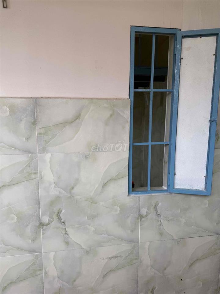 phòng trọ cho công nhân thuê, giờ giấc tự do, wc, bếp, gác,gần chợ bà