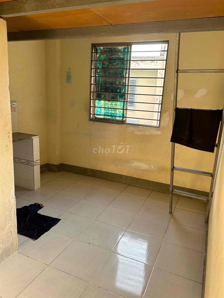 phòng trọ cho công nhân thuê, giờ giấc tự do, wc, bếp, gác,gần chợ bà