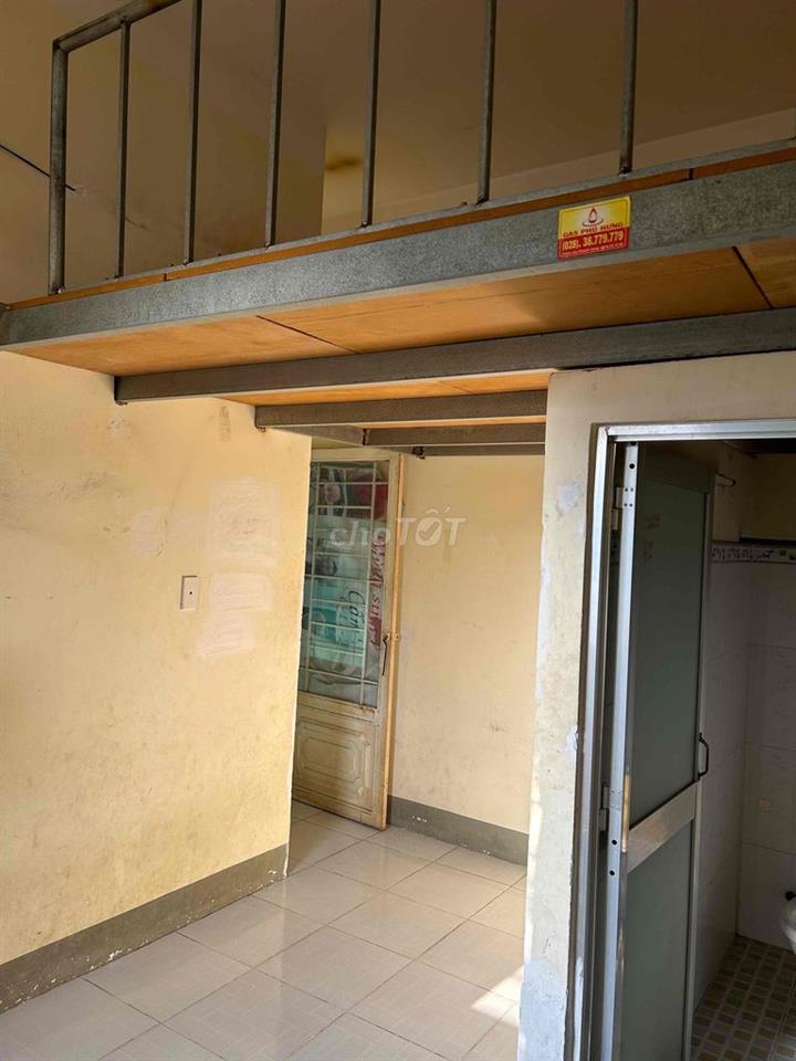 phòng trọ cho công nhân thuê, giờ giấc tự do, wc, bếp, gác,gần chợ bà