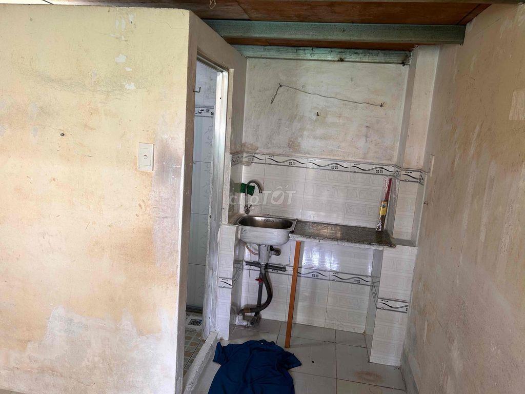 phòng trọ cho công nhân thuê, giờ giấc tự do, wc, bếp, gác,gần chợ bà
