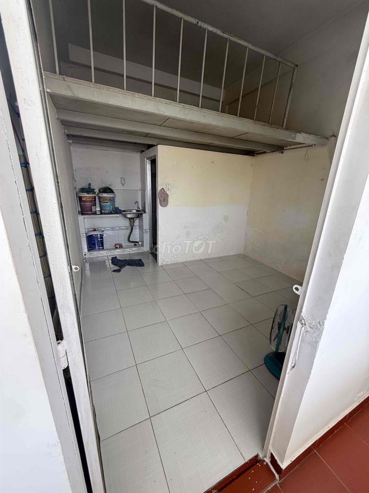 phòng trọ cho công nhân thuê, giờ giấc tự do, wc, bếp, gác,gần chợ bà