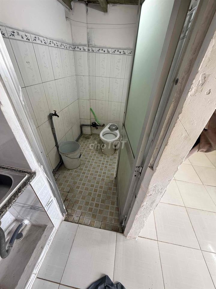 phòng trọ cho công nhân thuê, giờ giấc tự do, wc, bếp, gác,gần chợ bà