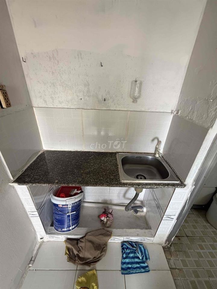 phòng trọ cho công nhân thuê, giờ giấc tự do, wc, bếp, gác,gần chợ bà