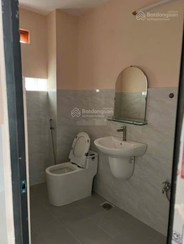 12tr, nhà mới, 3pn, lửng lầu, 4,4x16m, hẻm ô tô lũy bán bích, cho thuê nhà quận tân phú