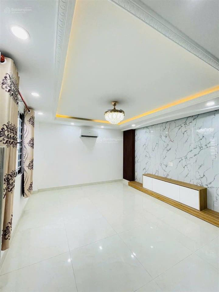 Nhà hẻm xe hơinguyễn văn lượng phường 10diện tích 4x20m 4 lầu 5 phòng ngủ5wc=20 triệu