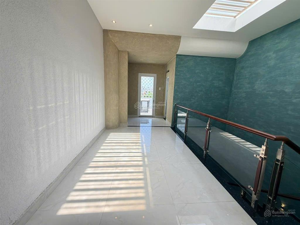 Cityland center hills mặt tiền trần thị nghỉ p7diện tích 5x20m4 lầu  7 phòng. 7wc =40 triệu
