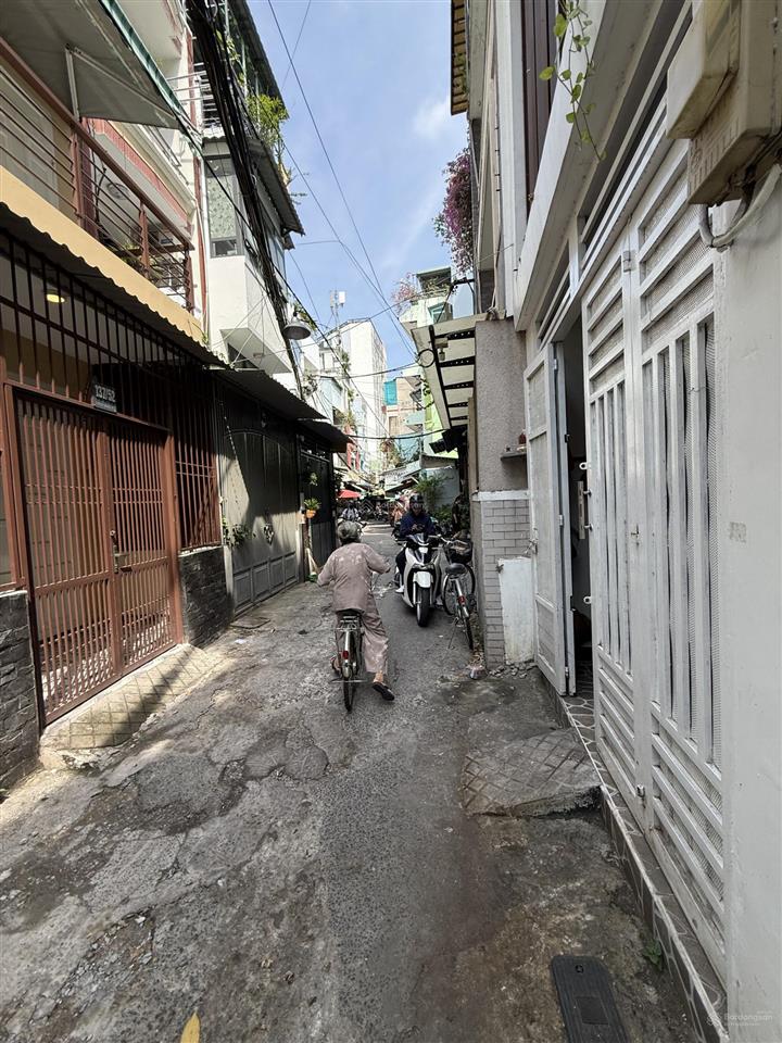 Bán nhà đoạn đẹp nhất bạch đằng bình thạnh ngay ngã tư hàng xanh. 2 mặt tiền 97m2 đất. giá 7.9 tỷ