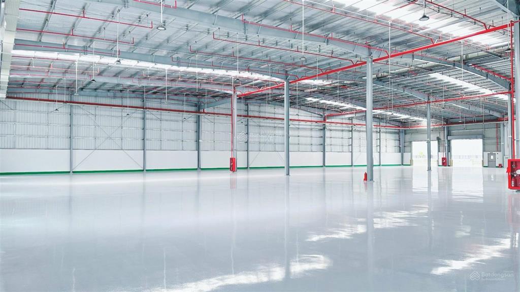 Cho thuê kho xưởng khu cn hiệp phước. đang trống 2500m2. giá 120 nghìn/m2/th