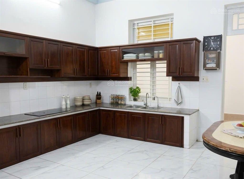 Mt đường 25 kdc bình phú 1 4.5x20 3 lầu
nhà có 6pn