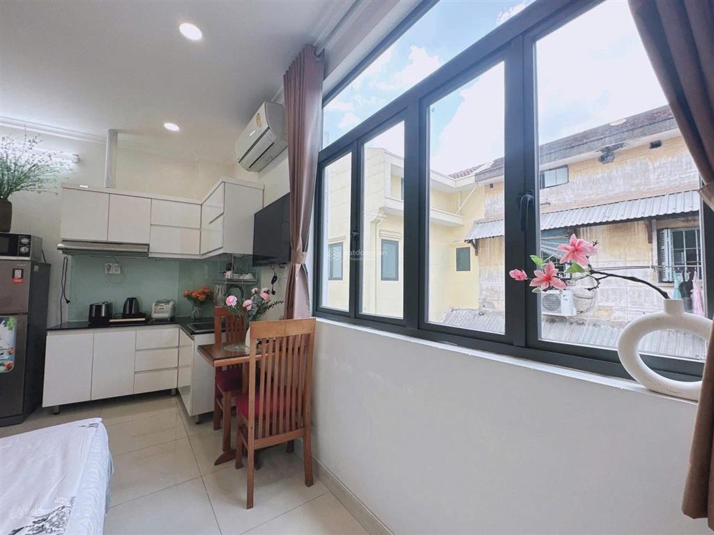 Trống sẵn căn hộ studio lý chính thắng, quận 3, 28m². giá thuê 10 triệu/tháng bao phí quản lý