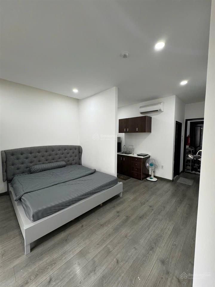 Studio vũ huy tấn cho thuê, giá thuê 9 triệu/tháng, ban công thoáng, thang máy